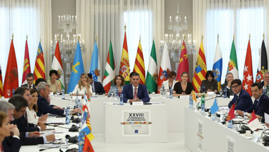 El presidente del Gobierno, Pedro Sánchez, en la sesión plenaria de la Conferencia de Presidentes. | Pool Moncloa/Fernando Calvo. Palau de Pedralbes, Barcelona - 6.6.2025