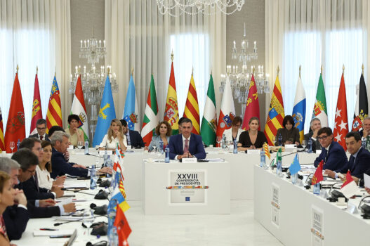 El presidente del Gobierno, Pedro Sánchez, en la sesión plenaria de la Conferencia de Presidentes. | Pool Moncloa/Fernando Calvo. Palau de Pedralbes, Barcelona - 6.6.2025