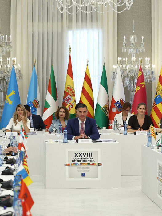 El presidente del Gobierno, Pedro Sánchez, en la sesión plenaria de la Conferencia de Presidentes. | Pool Moncloa/Fernando Calvo. Palau de Pedralbes, Barcelona - 6.6.2025