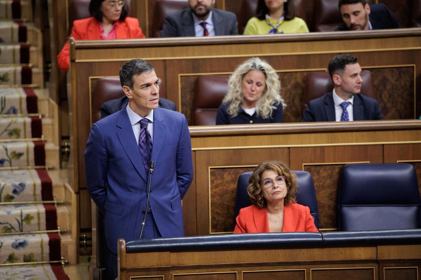 El presidente del Gobierno, Pedro Sánchez, junto a la ministra de Hacienda, María Jesús Montero. | Pool Congreso. Congreso de los Diputados, Madrid - 25.3.2026