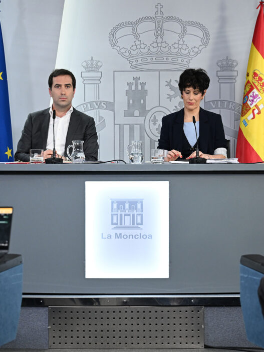 El ministro de Hacienda, Arcadi España, el ministro de Economía, Comercio y Empresa, Carlos Cuerpo, la ministra de Inclusión, Seguridad, Social y Migraciones, Elma Saiz, y la ministra de Trabajo y Economía Social, Yolanda Díaz, durante la rueda de prensa tras el Consejo de Ministros. | Pool Moncloa/Borja Puig de la Bellacasa. La Moncloa, Madrid - 28.4.2026