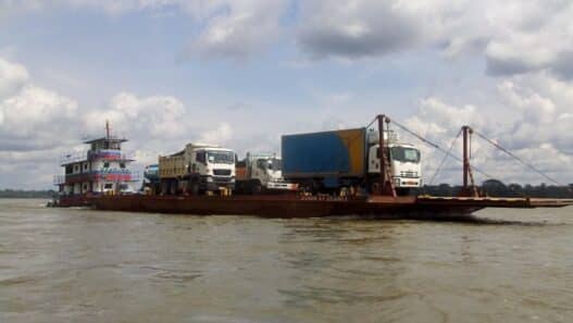 Camiones son transportados al PNY para introducirlos en los Bloques de extracción.
