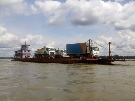 Camiones son transportados al PNY para introducirlos en los Bloques de extracción.